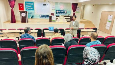 Siirt’te Sağlık Çalışanlarına Çocuk Felci Eğitimi Verildi Polio eradikasyonu programı kapsamında, Siirt Eğitim ve Araştırma Hastanesi konferans