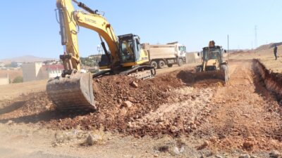 Şehirde 15 Kilometrelik Yeni Yol Ağı Çalışması Başladı Belediye, ulaşım altyapısını güçlendirmek ve modern şehirleşme vizyonuna uygun bir