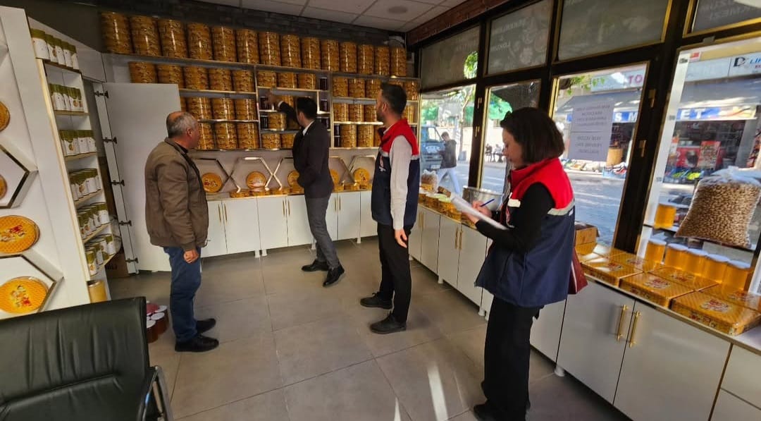 Siirt Balının Sahtesine Dikkat! Pervari Kaymakamlığı Harekete Geçti Kalitesiz ve sahte balların “Pervari Balı” olarak satılmasını önlemeye yönelik