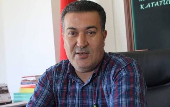 Nevaf Bilek, CHP Siirt İl Başkanı Seçildi CHP Siirt İl Başkanlığı 39. Olağan Kongresi, Öğretmenevi’nde gerçekleştirildi. Tek