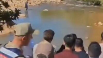Siirt’te Zarova Çayı Piknik Alanında Boğulma Vakası! 18 Yaşıdaki Genç Gözden Kayboldu Siirt’in Eruh ilçesine bağlı Zarova Çayı’nda meydana gelen olayda, 18
