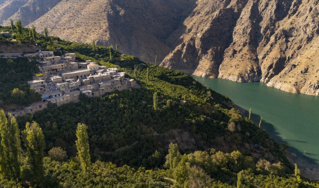 Siirt’in Pervari ilçesindeki Narsuyu Köyü, zorlu doğa koşullarına rağmen verimli