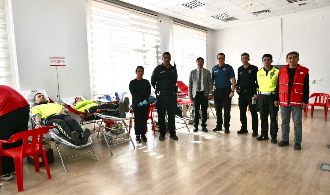 Siirt İl Emniyet Müdürlüğü’nde düzenlenen kan bağışı kampanyasına İl Emniyet