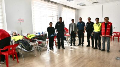 Siirt Emniyet Müdürlüğü Personelinden Kan Bağışı Kampanyasına Yoğun İlgi Siirt İl Emniyet Müdürlüğü’nde düzenlenen kan bağışı kampanyasına İl Emniyet