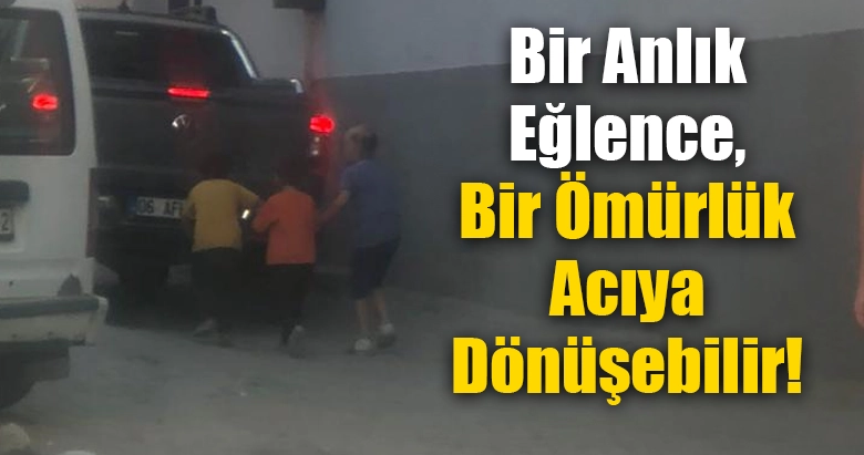 Siirt’te Yürekleri Ağıza Getiren Görüntüler! Kasalı Araçlara Tutunan Çocuklar Canlarını Hiçe Sayıyor! Siirt’te çocukların hareket halindeki kamyonet ve kasalı araçlara tutunarak yolculuk
