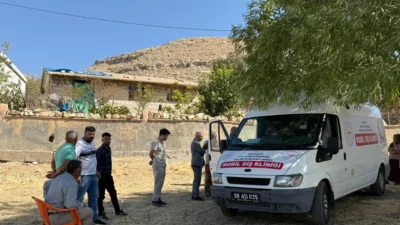 Siirt’te Mobil Diş Kliniği Hizmete Başladı Siirt İl Sağlık Müdürlüğü, kırsal bölgelerde yaşayan vatandaşların ağız ve
