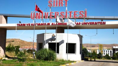 Siirt Üniversitesi’nde Okuyan Öğrencilerin Dikkatine! Ücretsiz Yemek Bursu Başvurusu Duyurusu Siirt Üniversitesi'nin ücretsiz yemek bursu başvuruları başlıyor. Üniversite bünyesinde verilecek
