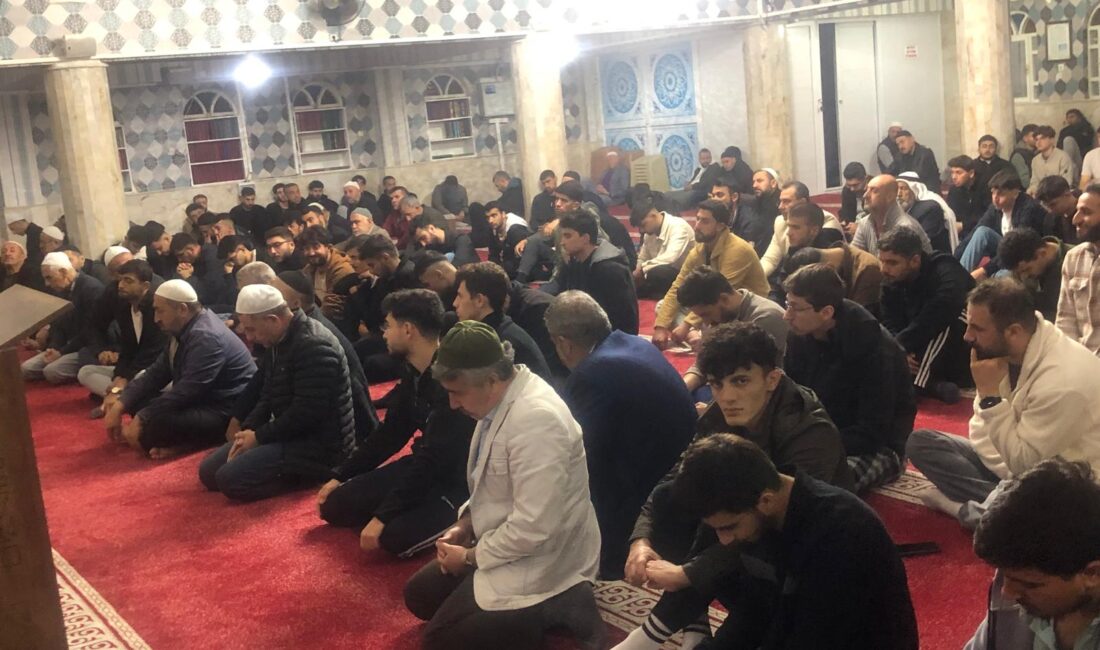 Yüzlerce genç seherde buluştu Siirt’te yüzlerce sabah namazı buluşmasında bir araya geldi.