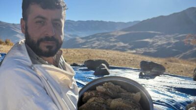 Siirt’in Pervari ilçesinde 5. kuşak arıcı olarak faaliyet gösteren Devran