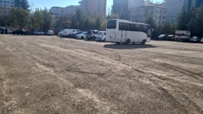 Siirt Lisesi’nin yenilenme süreci kapsamında zemin düzenlemesi tamamlanan eski okul