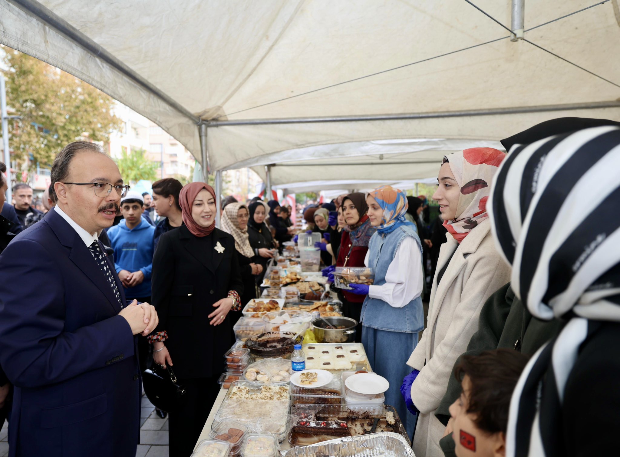 Müftü Pinal, Karınca misali su taşımak için buradayız; hayır çarşısından