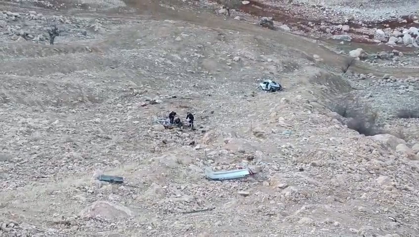 Siirt’te araç şarampole yuvarlandı: 1’i ağır 4 yaralı Siirt’in Eruh ilçesi Görendoruk köyü yakınlarında sabah erken saatlerde bir