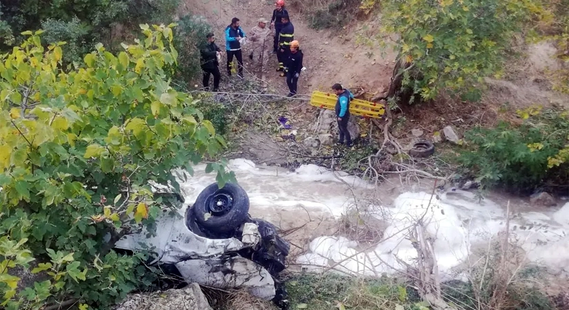 Siirt’te dün akşam saatlerinde meydana gelen trafik kazasında bir araç,