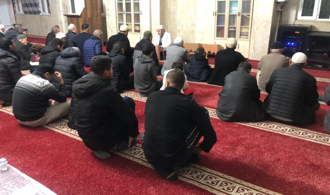 Siirt’te Sabah Namazı Buluşmasında Yağmur Duası Yapıldı Siirt il Merkezinde bulunan Ensar Camidinde her hafta gerçekleştirilen sabah