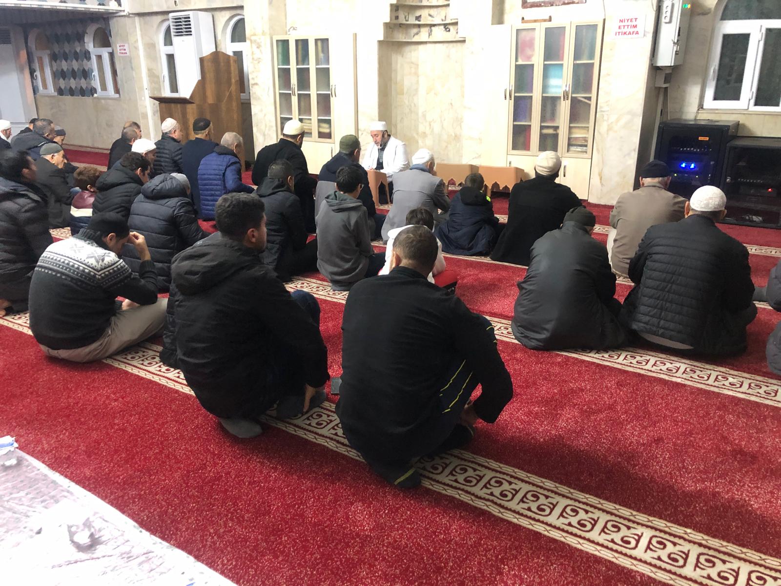 Siirt il Merkezinde bulunan Ensar Camidinde her hafta gerçekleştirilen sabah