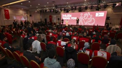 Türk Kızılay tarafından bir otelde, Kızılay'ın engelsiz gönüllülerinin ilham veren