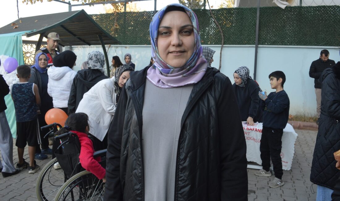 Dr. Büşra Eskifuruncu: Hepimiz birer engelli adayıyız, empati engelleri kaldırır Siirt’te düzenlenen 3 Aralık Engelliler Günü etkinliğinde konuşan Dr. Eskifuruncu,