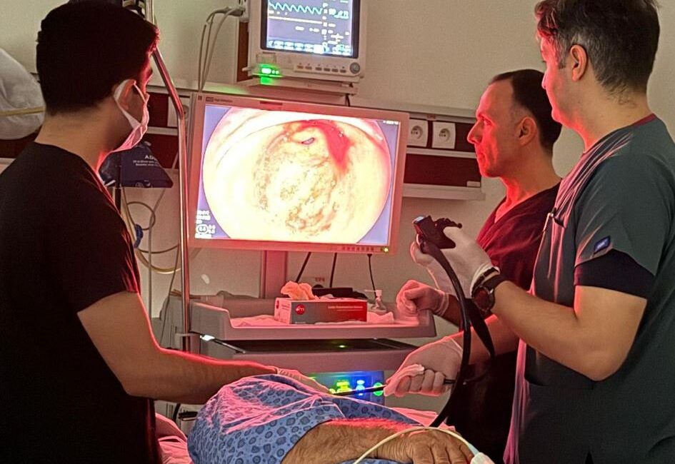 Kurtalan Devlet Hastanesinde bir ilk yaşandı. Genel Cerrahi Uzmanı Dr.