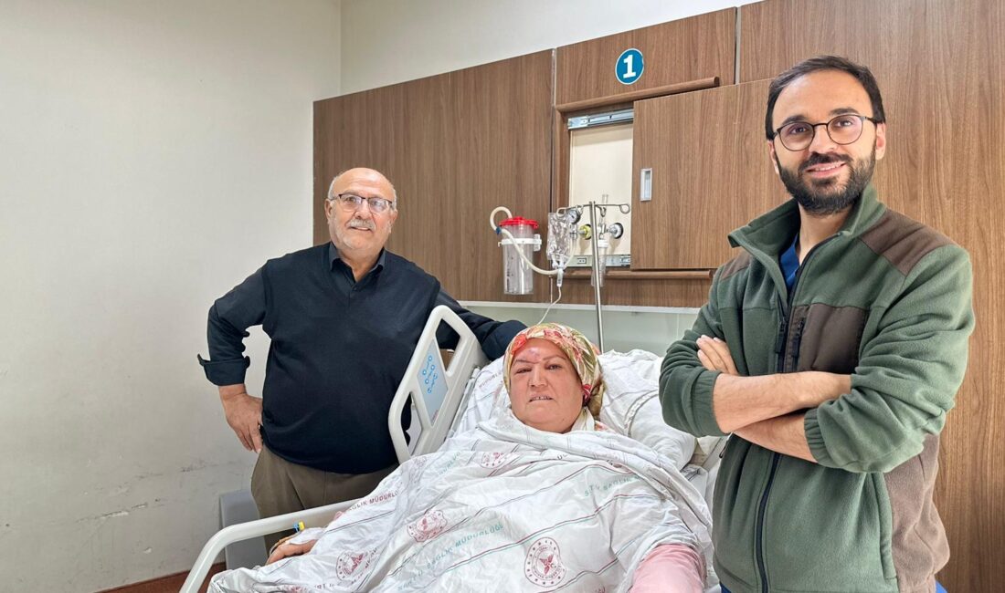 Siirt Eğitim ve Araştırma Hastanesi’nde Bir İlk Daha! Nadir Görülen Kafa Tabanı Ameliyatı Başarıyla Gerçekleştirildi Nadir Görülen Kafa Tabanı Ameliyatı Başarıyla Gerçekleştirildi Siirt Eğitim ve