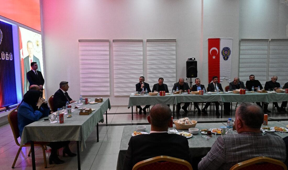 Siirt Emniyet Müdürü Necmettin Öztürk: “Her Zaman Vatandaşımızın Yanındayız” Siirt Polis Teşkilatını Güçlendirme Derneği 2025 yılı değerlendirme toplantısı yapıldı.