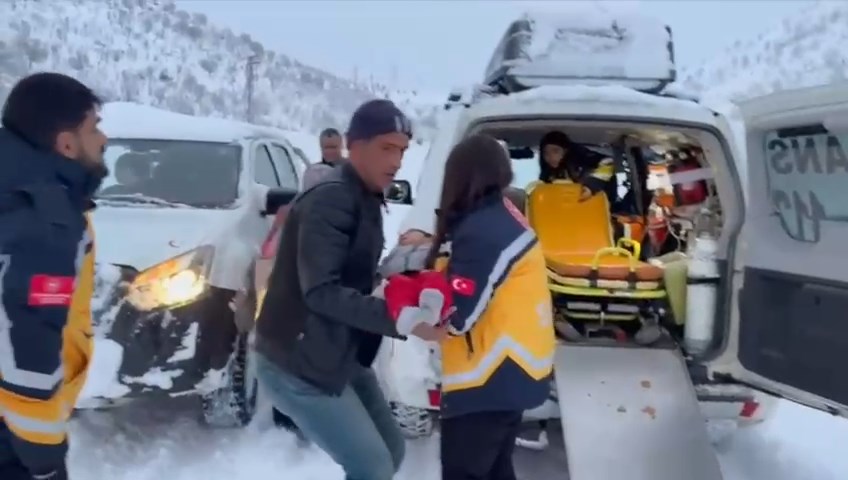 Siirt’in Şirvan ilçesine bağlı Çeltiksuyu köyünde böbrek rahatsızlığı bulunan 3