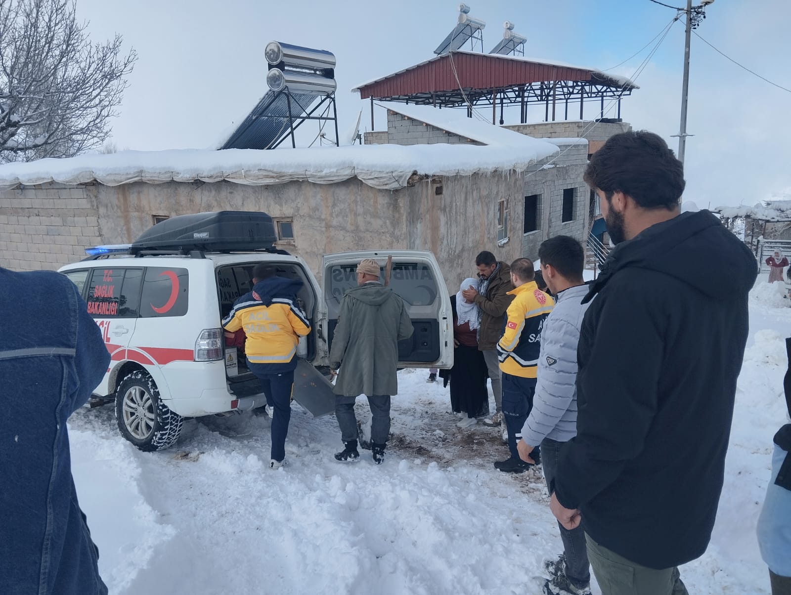 Siirt’in Şirvan ilçesine bağlı Soğanlı köyünde rahatsızlanan 47 yaşındaki Remziye