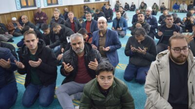Üç ayların başlangıcı olan Regaip Kandili, Siirt’te camilerde düzenlenen programlarla