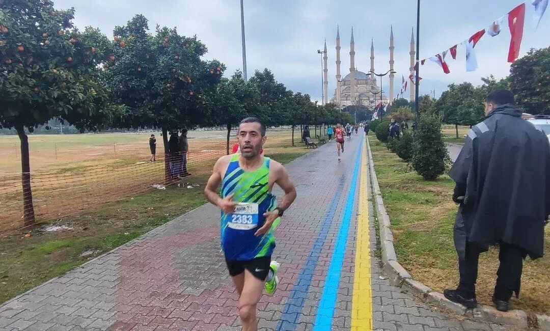 Siirt Belediyesi Spor Kulübü atleti Muhittin Gürhan Adana İlinde yapılan