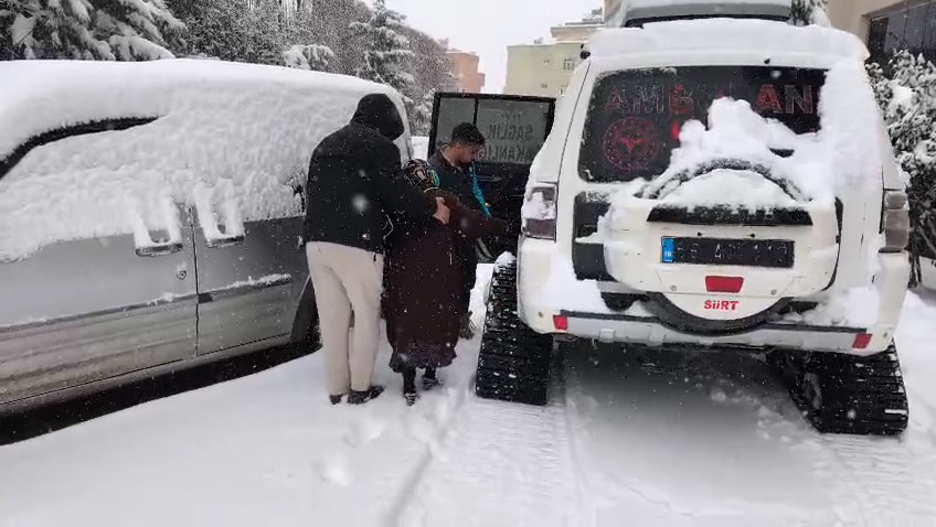İlimizde dün akşam saatlerinden itibaren etkisini artıran yoğun kar yağışı,