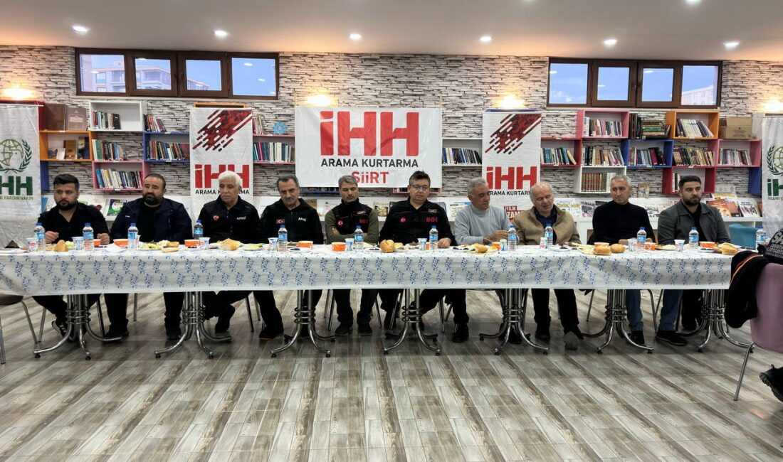Arama Kurtarma Ekipleri iftarda Bir Araya Geldi Siirt İHH Arama Kurtarma ekibi tarafından ilimizdeki sivil toplum kuruluşlarının