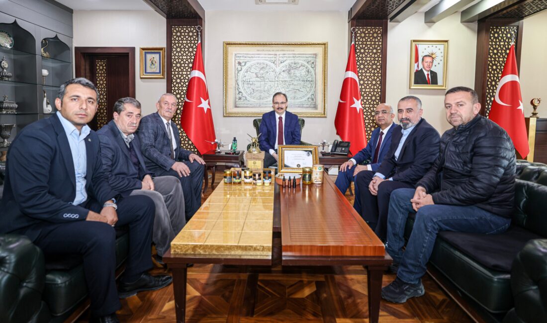 Fransa’nın başkenti Paris’te düzenlenen Paris Uluslararası Bal Yarışması’nda “Siirt Cahter