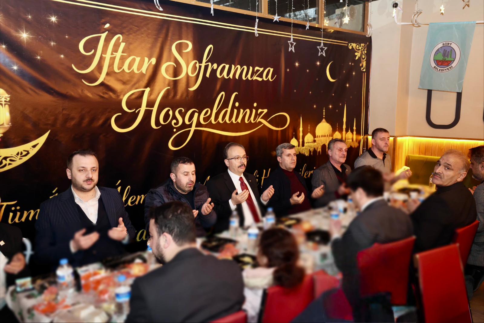 Siirt Belediyesi tarafından Ramazan ayı dolayısıyla Millet Bahçesi’nde düzenlenen halka