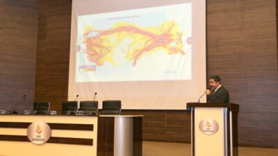 Siirt Üniversitesi tarafından düzenlenen “Deprem Gerçeği” konulu panele, Siirt Vali