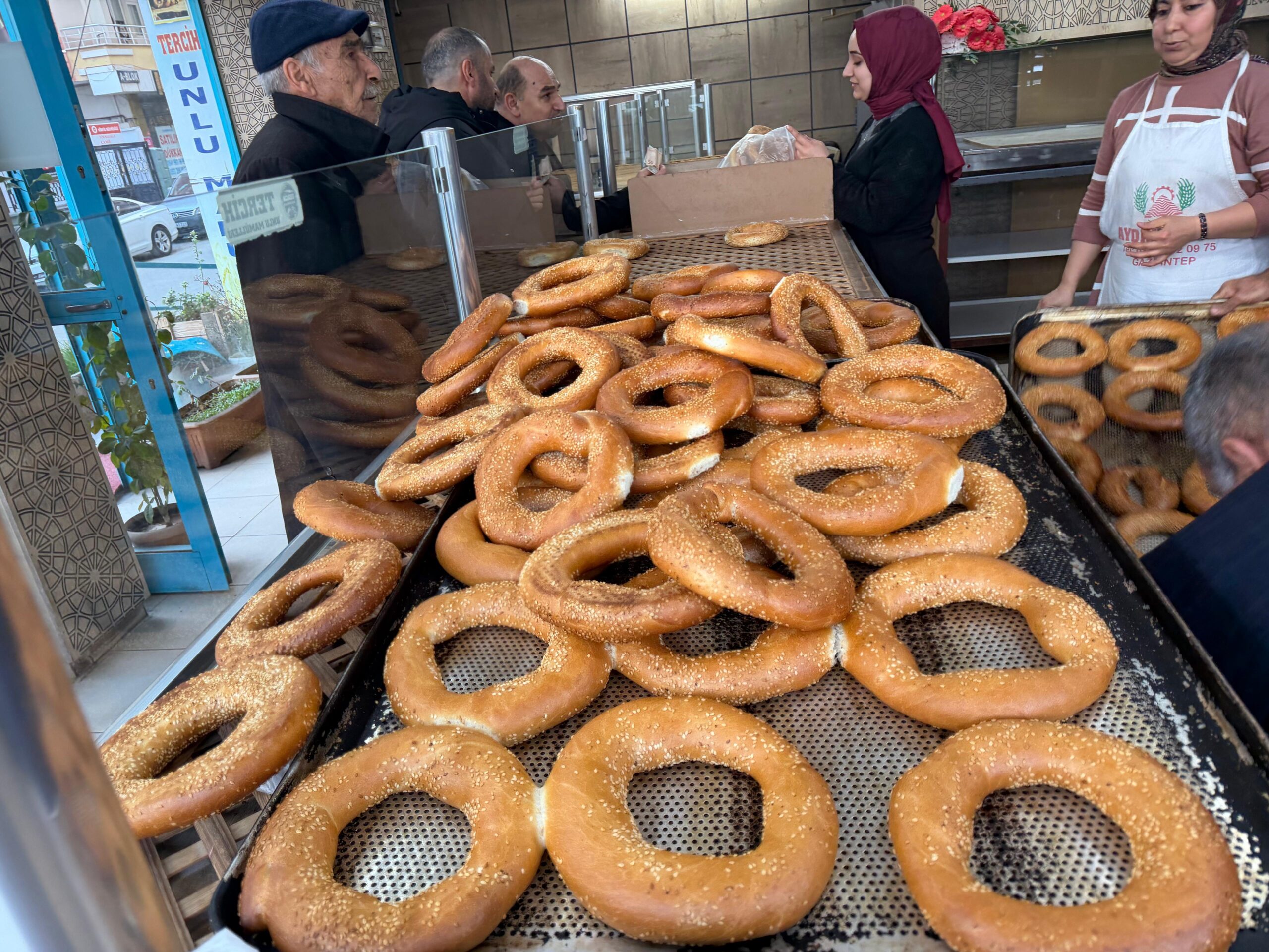 Birçok esnafın Ramazan ayını fırsat olarak görüp zam yapmalarına inat