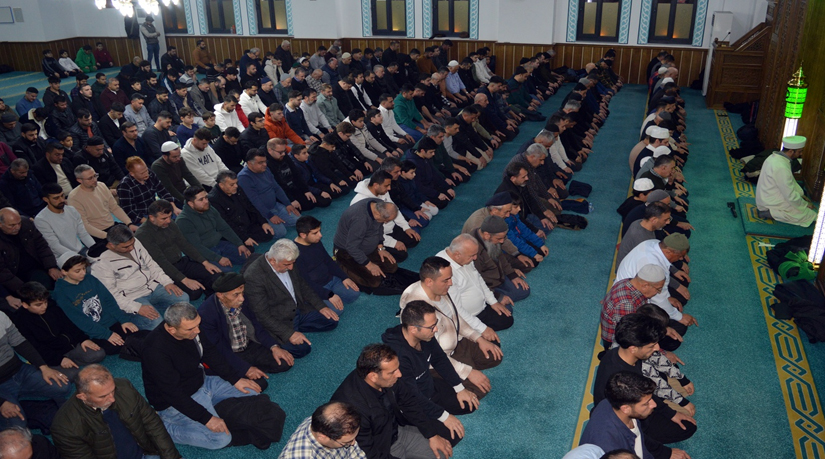 Ramazan ayının başlamasıyla birlikte Siirt’te ilk teravih namazı eda edildi.