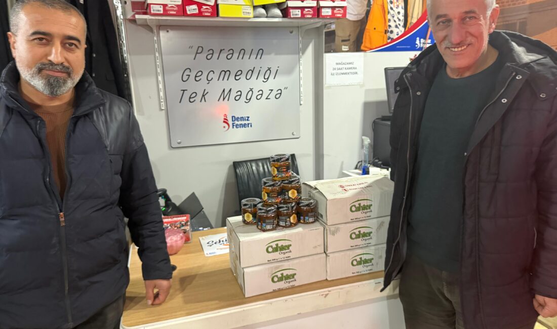 Cahter Baldan Deniz Fenerine Destek! 30 Kilo Organik Bal Bağışladı Siirt’te faaliyet gösteren Cahter bal firması Deniz Feneri Siirt temsilciliğine