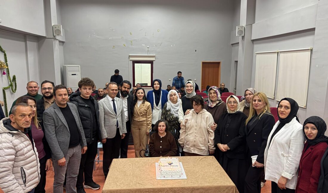 Siirt’te 20 Akülü Tekerlekli Sandalye Dağıtıldı Işığa Dokun Derneği tarafından, AK Parti Siirt Kadın Kolları Başkanı