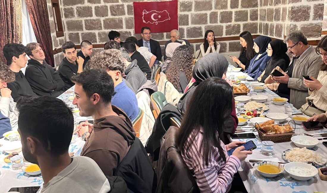 Ankara’da çeşitli üniversitelerde okuyan Siirtlİ öğrenciler bir arada iftar yapabilmenin