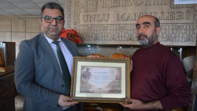 Siirtli fırıncı, Ramazan ayında ekmek fiyatlarını düşürerek hem vatandaşlara destek