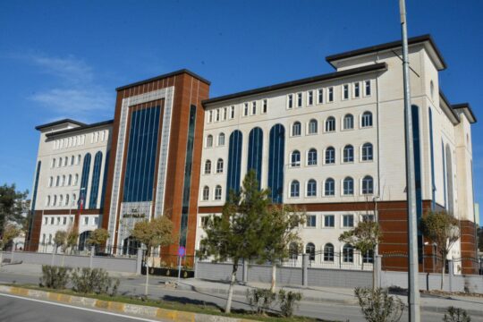 Siirt Valiliği Açıkladı: Bayramda 4 Bin 741 Personel Görev Yapacak Siirt Valiliği, Ramazan Bayramı süresince il genelinde alınan tedbirleri kamuoyuyla