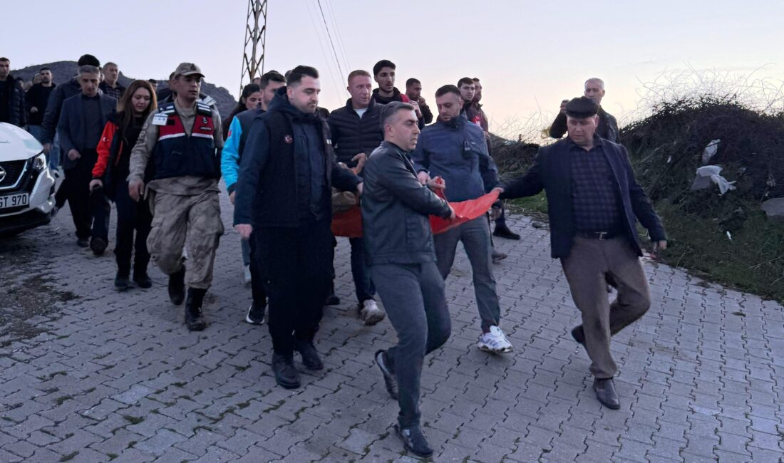 Siirt’te kaybolan 3 yaşındaki Emin Göktekin 1,5 kilometre uzakta sağ bulundu Siirt’in Baykan ilçesine bağlı Obalı köyü’nde kaybolan 3 yaşındaki çocuk,
