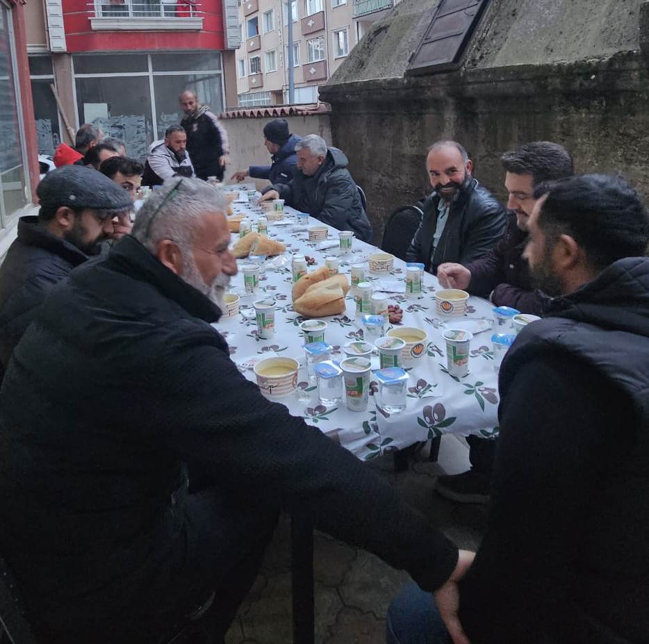 Yaşamlarını Edirne’de sürdüren hemşerilerimiz, iftar yemeğinde bir araya geldi. Edirne