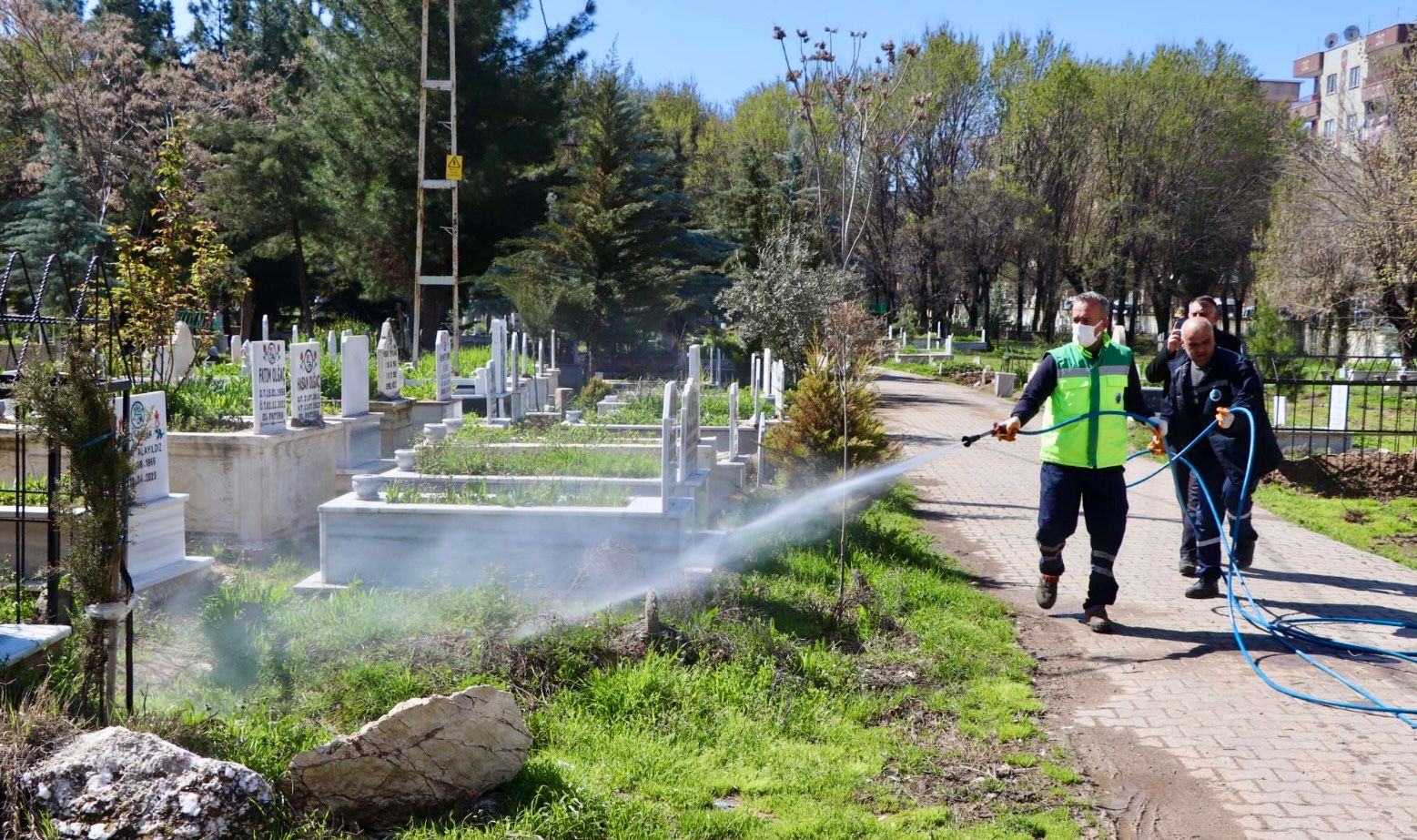 Siirt Belediyesi Park ve Bahçeler Müdürlüğü ekipleri, bahar aylarının gelmesiyle