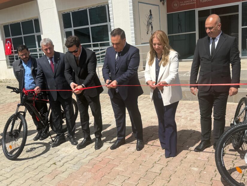 Bisiklet sporunun Eruh ilçesinde yaygınlaşması çalışmalara başlandı. Bu konuda Türkiye