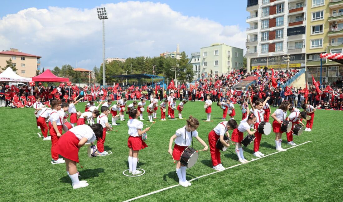 Siirt’te 23 Nisan Ulusal Egemenlik ve Çocuk Bayramı düzenlenen tören