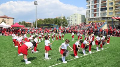 Siirt’te 23 Nisan Ulusal Egemenlik ve Çocuk Bayramı düzenlenen tören
