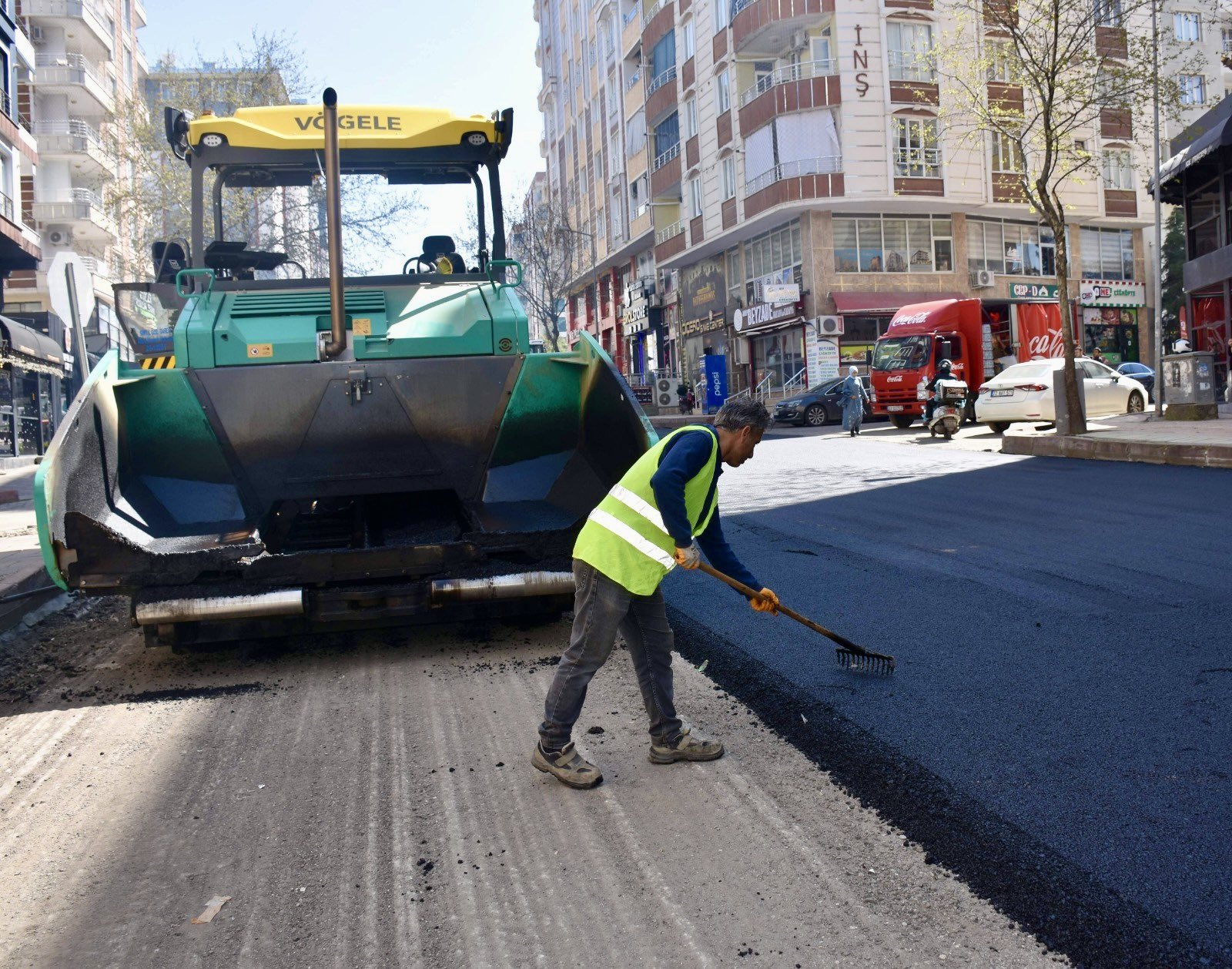 Siirt Valisi ve Belediye Başkan Vekili Dr. Kemal Kızılkaya, kentte