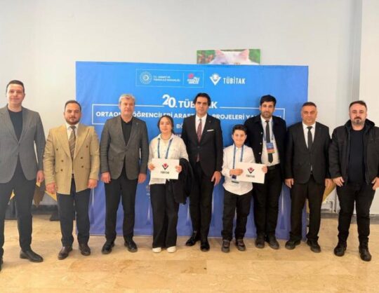 Siirtli öğrenciler sergisinde Van’da düzenlenen TÜBİTAK 2204-B sergisinde bölge birincisi