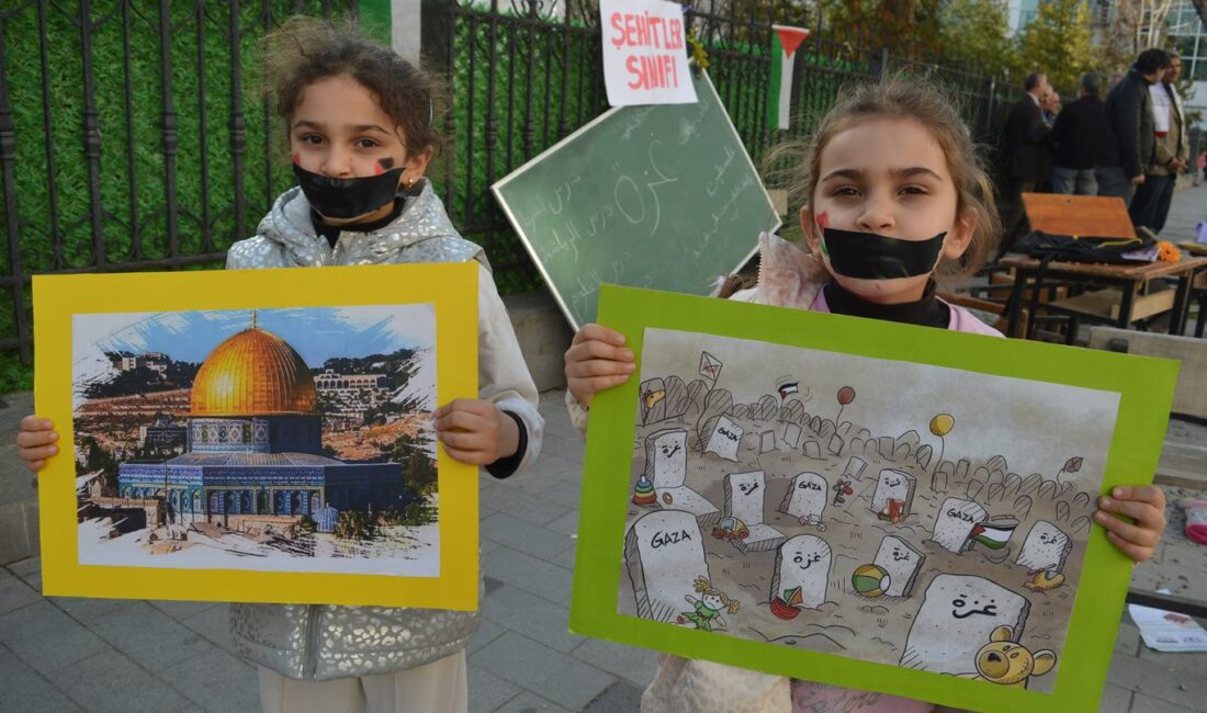 Minik kalplerden Gazze için sessiz eylem: Susmayacağız mesajı Siirt’te minik çocuklar, Filistin’de yaşanan saldırılarda hayatını kaybeden akranlarına dikkat