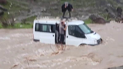 Siirt'in Baykan ilçesine bağlı Meşelik yolu üzerinde, ambulansa ulaştırılmak üzere